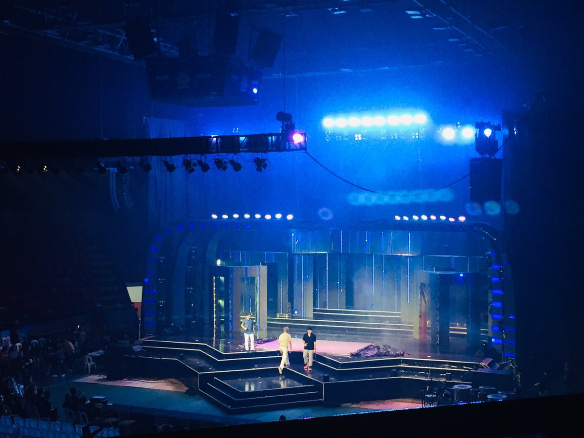 iamryan29's tweet photo. The show has started 

Waiting for #KDLEX 
BBLUNGSOD NGBATANGAS WithKDLEX https://t.co/7zmqPOk0R2