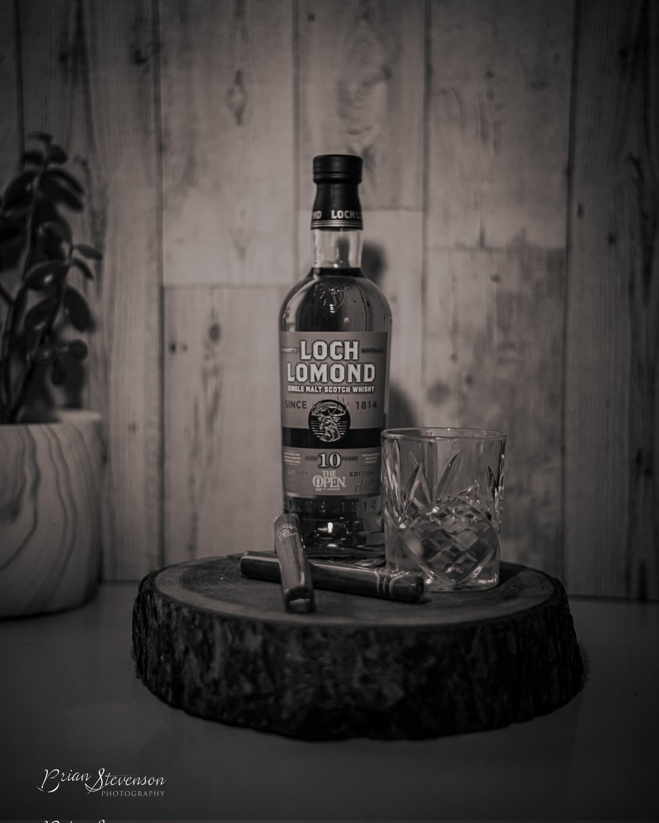 Brian1112S's tweet photo. Mucking about #whiskey #cigars #whiskeyphotography #photooftheday #photography #cigarlife #photographylover #lochlomond #jackdaniels #amaturphotography https://t.co/wapOaKC8vn