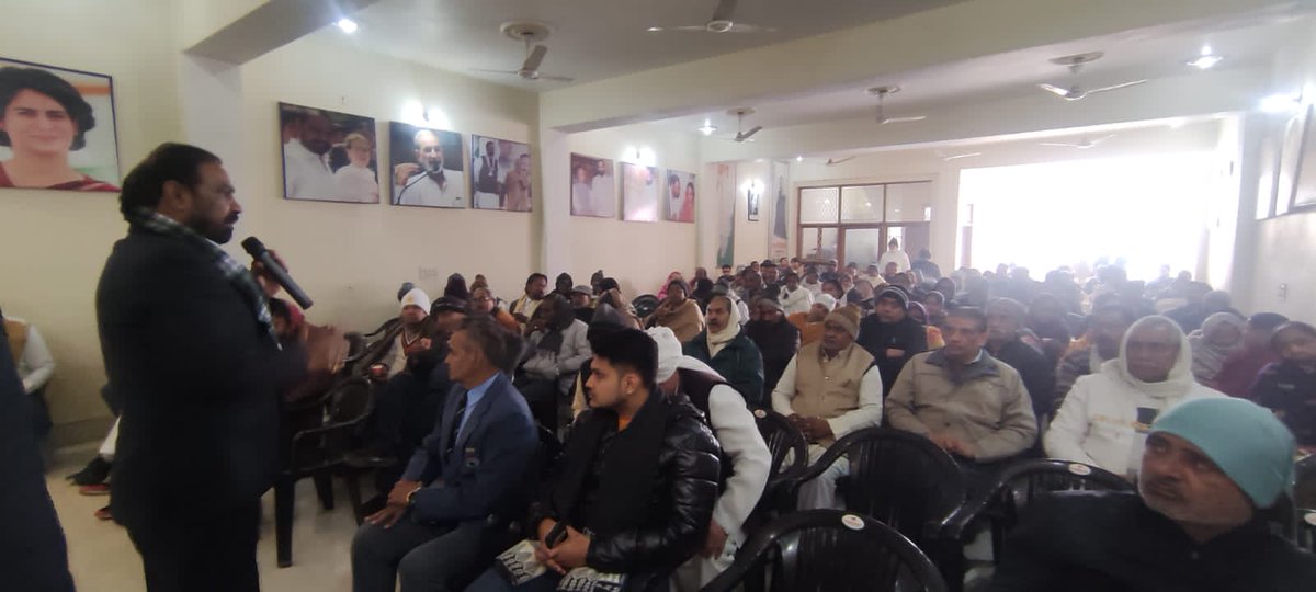 SurenderK_INC's tweet photo. आज किराड़ी जिला कांग्रेस कमेटी की मीटिंग में गूगल फार्म भरो, बूथ जोड़ों व #DonationforDesh की विस्तृत जानकारी सभी कार्यकर्ताओं को दी ग‌ई । इस मीटिंग में मुख्य रूप से किराड़ी जिला प्रभारी राजेश चौपड़ा जी, ब्रह्म शिशोदिया जी व शमीम अहमद जी शामिल हुए ।
@INCDelhi @ArvinderLovely https://t.co/WGZlGA6KOR
