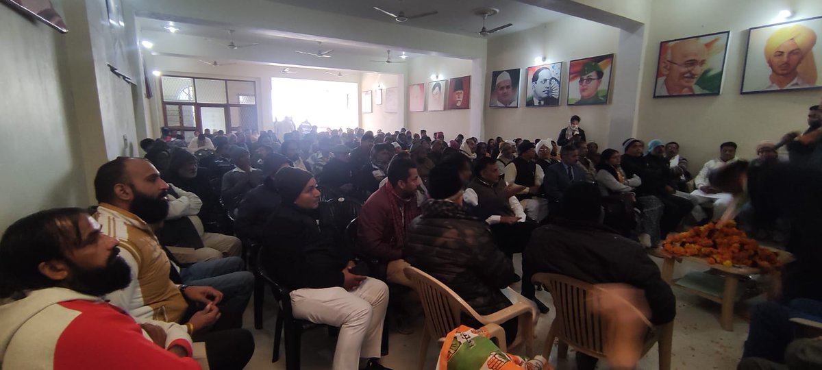 SurenderK_INC's tweet photo. आज किराड़ी जिला कांग्रेस कमेटी की मीटिंग में गूगल फार्म भरो, बूथ जोड़ों व #DonationforDesh की विस्तृत जानकारी सभी कार्यकर्ताओं को दी ग‌ई । इस मीटिंग में मुख्य रूप से किराड़ी जिला प्रभारी राजेश चौपड़ा जी, ब्रह्म शिशोदिया जी व शमीम अहमद जी शामिल हुए ।
@INCDelhi @ArvinderLovely https://t.co/WGZlGA6KOR