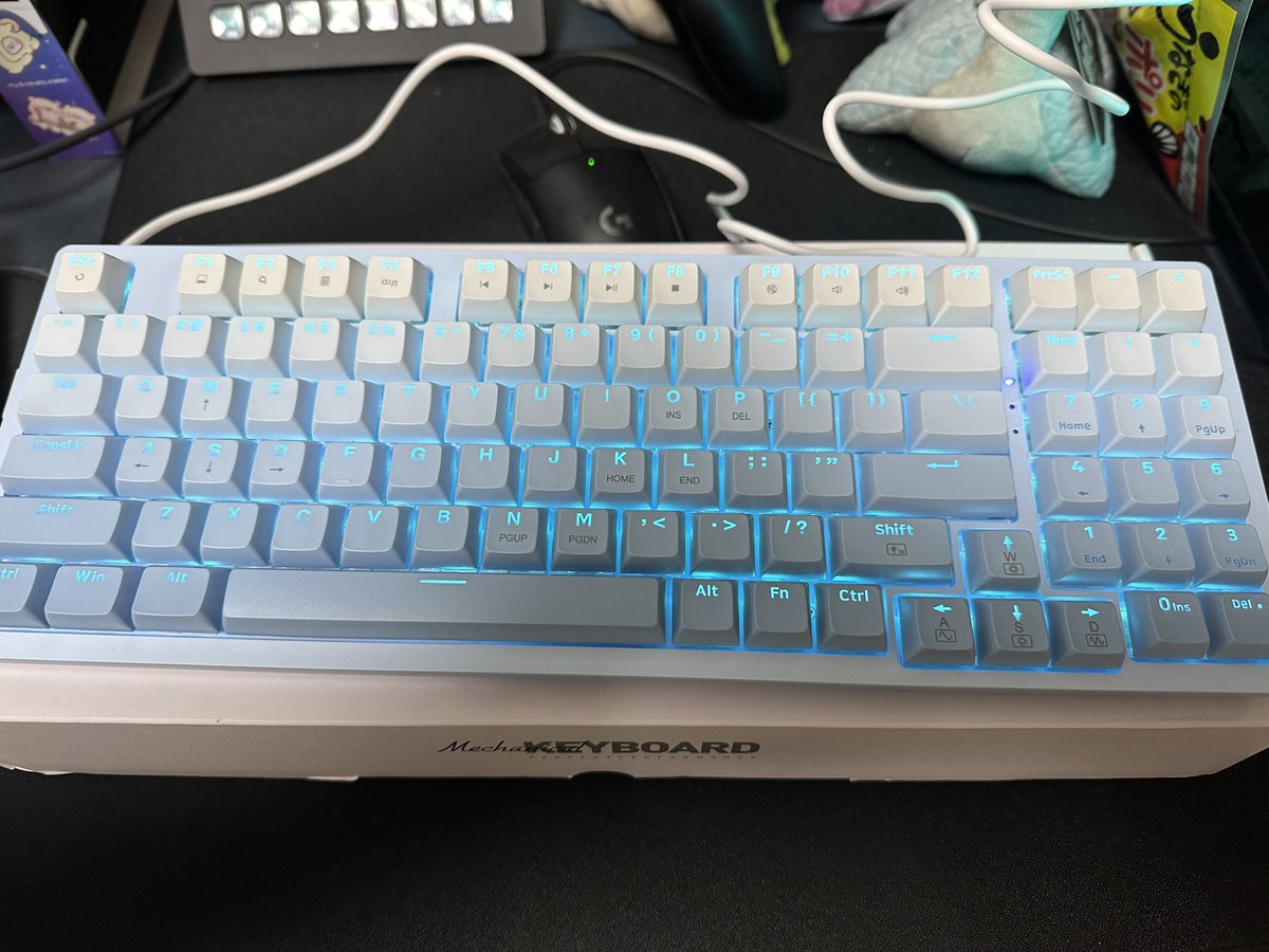 tamuu_ch's tweet photo. ZIFRIENDのキーボード届いた!✨️✨️
この水色良き!( ✌︎'ω')✌︎
#ZIFRIEND https://t.co/5M03HQwoDq