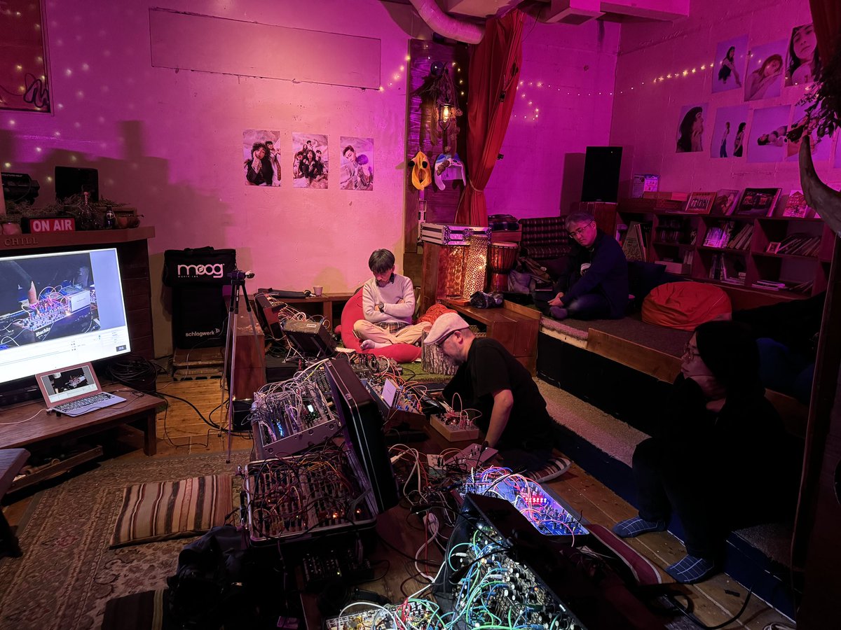 AmbientPunks's tweet photo. というわけで、本日は #modularcafe に来ておりますよ。 https://t.co/mm7wqXLMtS