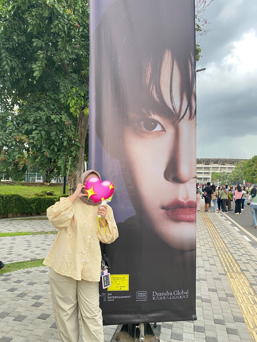 soarvxsky's tweet photo. This is the only proper picture of me today sksksks. I hope to meet more Doppus in the future π
#λλΈλλΈ #λμ
#DoppusforDoyoung
#DearYouProject
#THEUNITYINJAKARTA https://t.co/KDyLj80fIQ