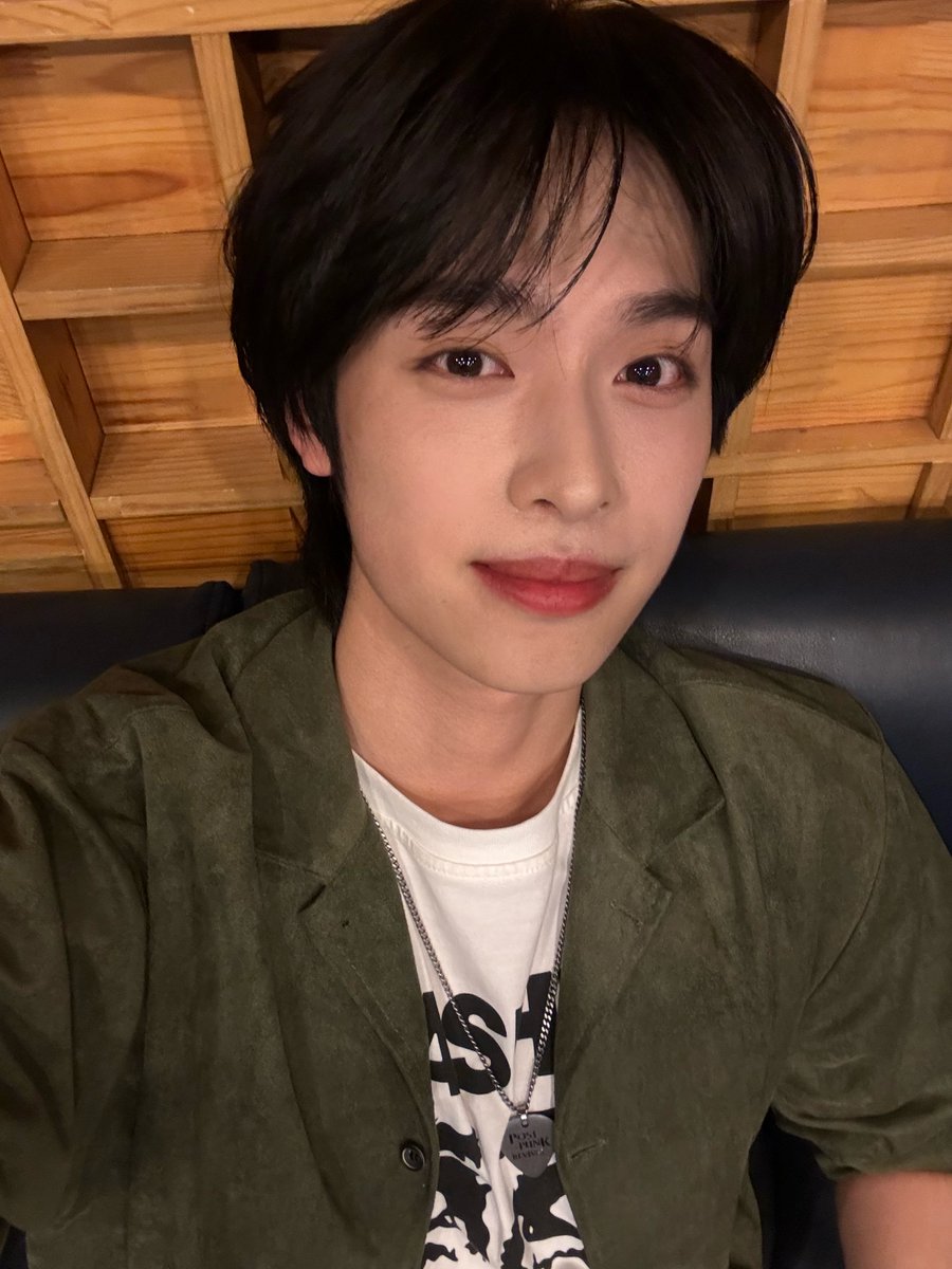 gaondiary's tweet photo. 🐶💌 — 19.07 KST

basic cameranya serem banget

/sticker emoticon/

oke karena aku malu sekarang, coba rekomendasiin aku menu buat mam malam..

tiba-tiba aku kepengen makan braised kimchi and pork..

makasih https://t.co/S8G6W0U3me