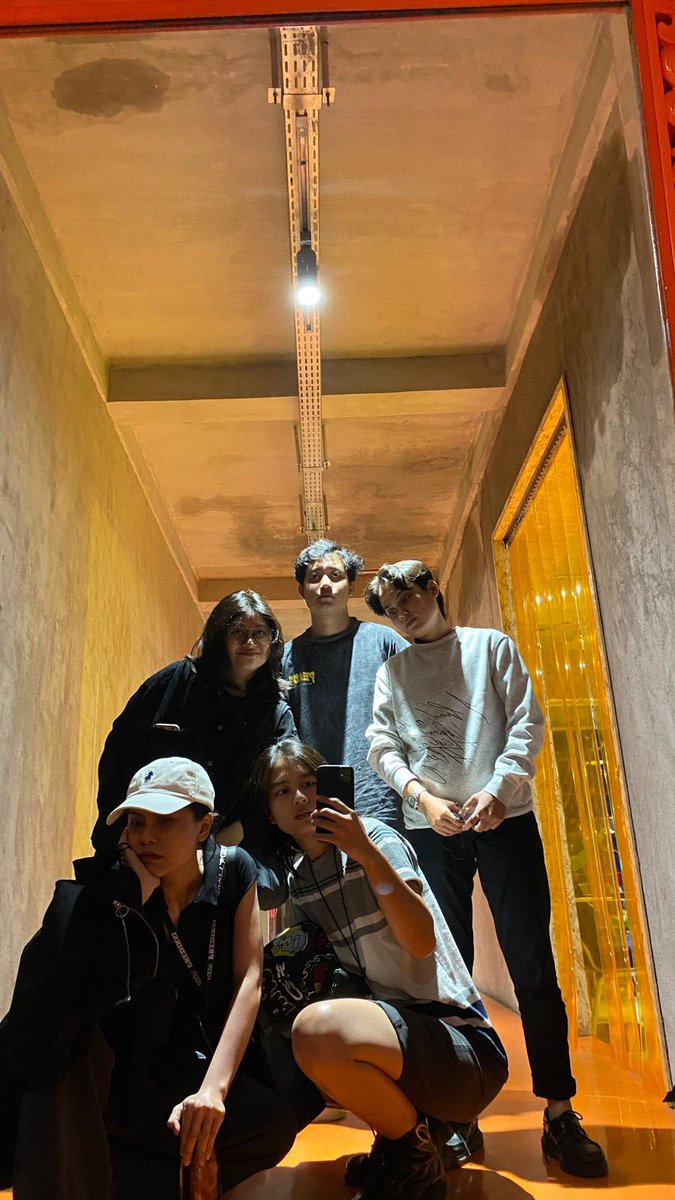 Gue dinar paan rans : 😐
Selly: 😊