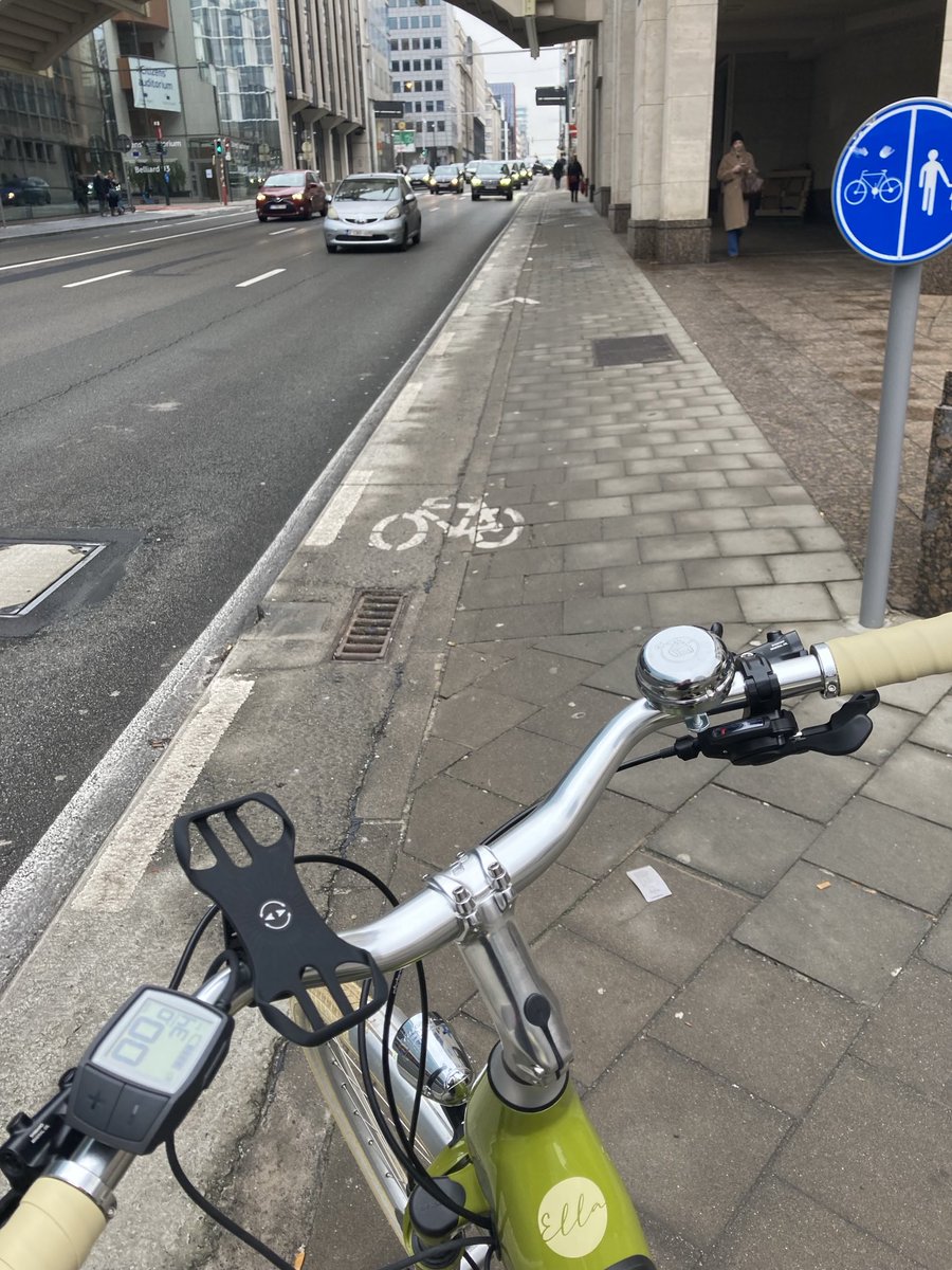 LauraCornelisBE's tweet photo. I would hereby like to officially nominate these chaotic 40 centimeters on rue Belliard for the worlds’ saddest bike lane awards 😁🥲 https://t.co/mJfkO0XI0x
