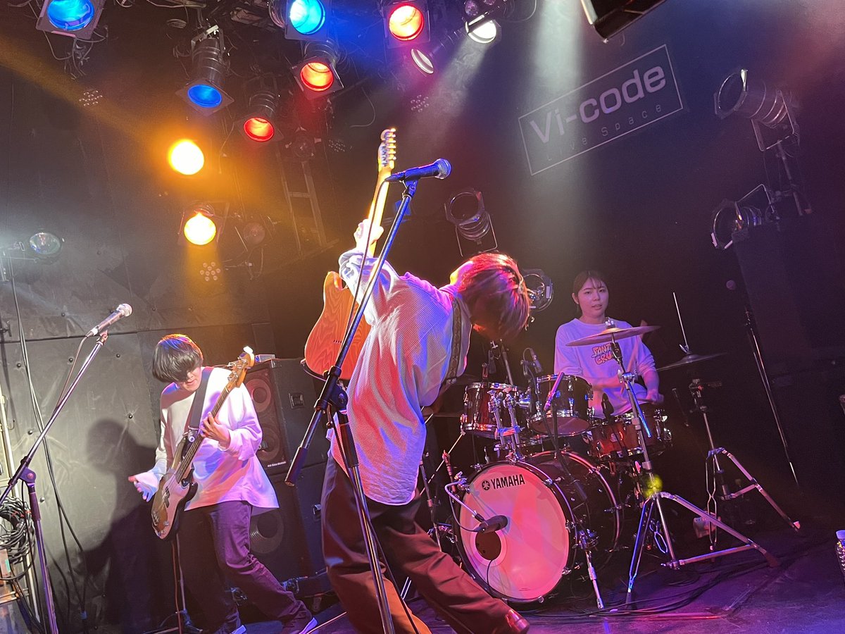 ESP_delta's tweet photo. ラスト、bakeru..さん終了しました!イベントも無事終了です🔥
まさにライブ!!というようなパフォーマンスで楽しかったです😳
#大阪 #ライブハウス
#ESPエンタテインメント大阪
#HOTWINTER
#中津Vi-code https://t.co/4WSJl5CUgM