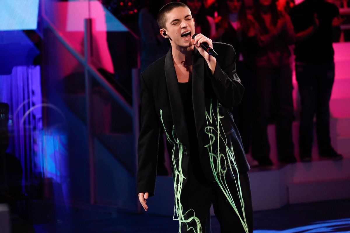 MusicTvOfficial's tweet photo. Domenica 14 gennaio alle 14 su Canale5 Maria De Filippi conduce un nuovo speciale di #amici23. Per la classifica di canto e ballo @ARISA_OFFICIAL, #Anbeta e @samanta_togni. Superospiti in studio @romanomatteoo e @albertourso_off https://t.co/LWAS03EP1g