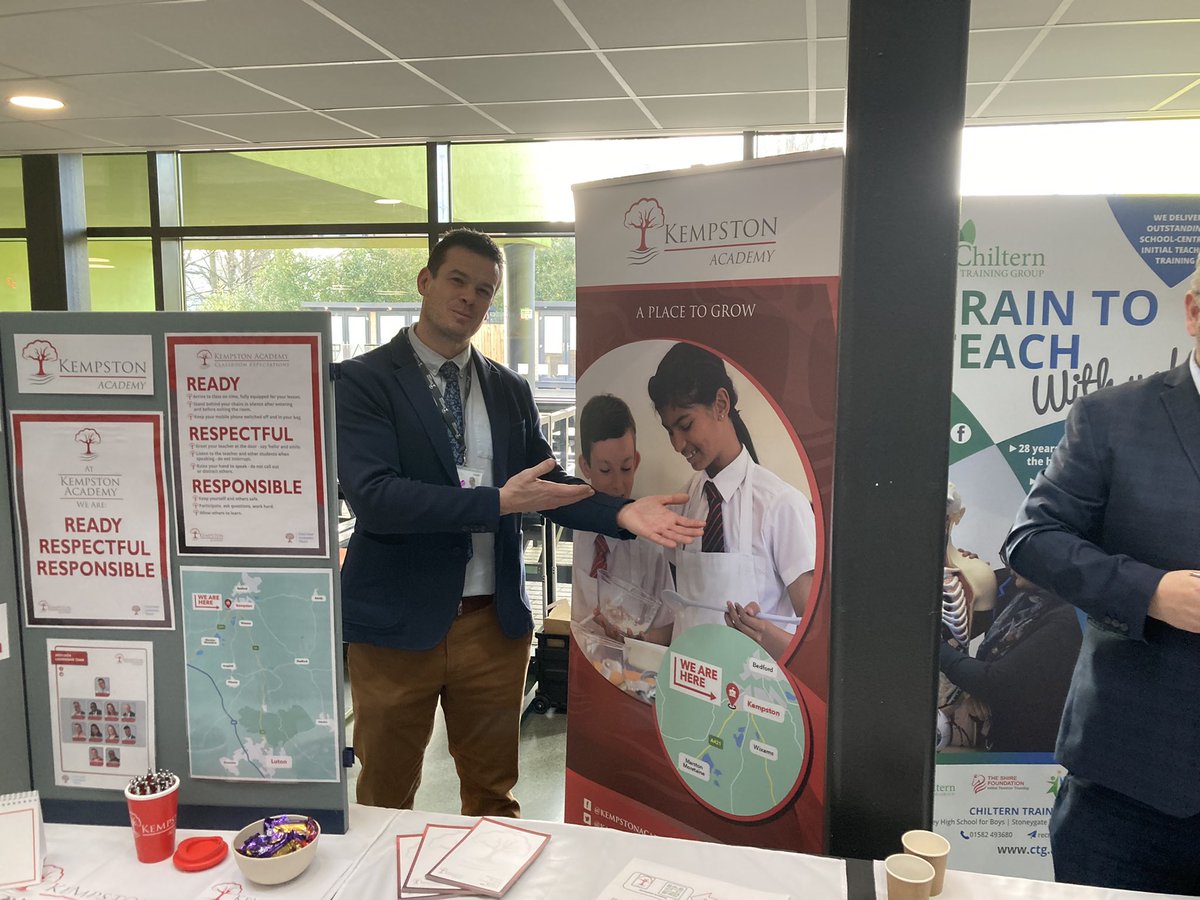 Mr Comb proudly representing us at the <a href="/ChilternLT/">Chiltern Learning Trust - Bedfordshire</a> careers &amp; recruitment fair <a href="/ChilternA/">ChilternAcademy</a> - helping find jobs for local people in local schools! Great to see our neighbours <a href="/SpringfieldBeds/">Springfield Primary School | Bedford</a> <a href="/DaubeneyAcademy/">Daubeney Academy | Bedford</a> there too 👍
