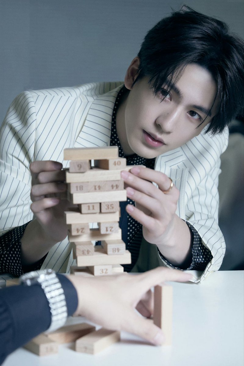 •011324• zlh studio weibo update 🪐 (1)

new pics of #zhanglinghe for the 2023 Weibo Night

#张凌赫