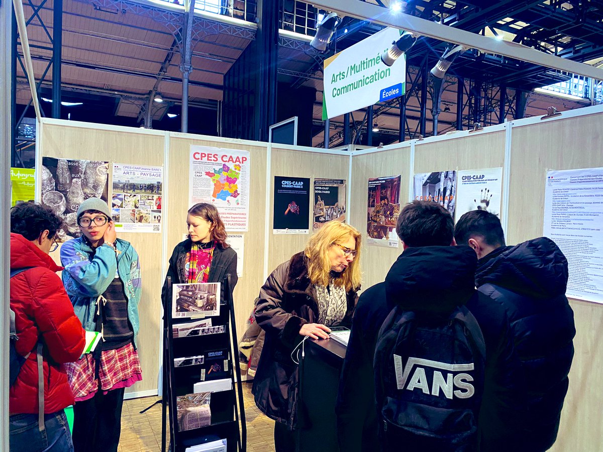 2è journée du Salon #Orientation #PostBac à <a href="/LaVillette/">La Villette</a> <a href="/AEFeduc/">AEF Enseignement scolaire</a> <a href="/Onisep/">Onisep</a> Enseignants &amp; étudiants des 5 #CPESCAAP #ClassesPréparatoires #Artsplastiques <a href="/AcCreteil/">Académie de Créteil</a> <a href="/Academie_Paris/">Académie de Paris</a> <a href="/acversailles/">Académie de Versailles</a> <a href="/education_gouv/">Ministère Éducation nationale</a> Publiques = Gratuites vous accueillent sur leur  stand @igartsplastique