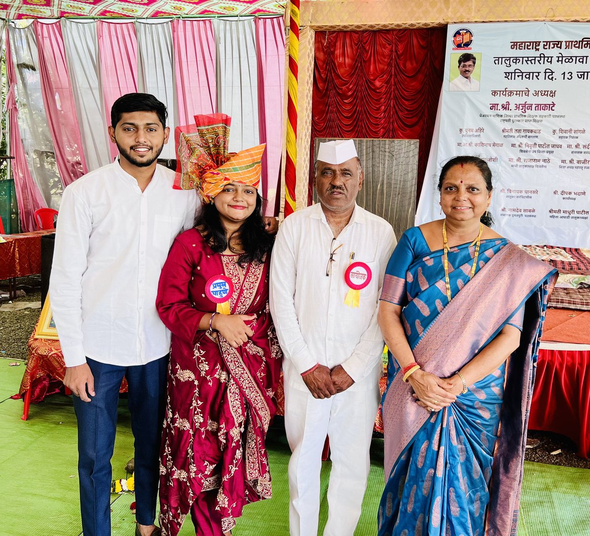 Punam_Ahr's tweet photo. Million Dollar Moment when your father is “कार्यक्रमाचे आयोजक” and his daughter is “प्रमुख पाहुणे”😍✨💯 https://t.co/mDXA4j47Vi