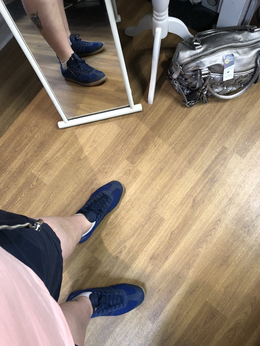 connersofficial's tweet photo. Starcow on the trotters for a few hours in the shop. Have a good one folks 🤝🏻 https://t.co/6GKEiD0UUk