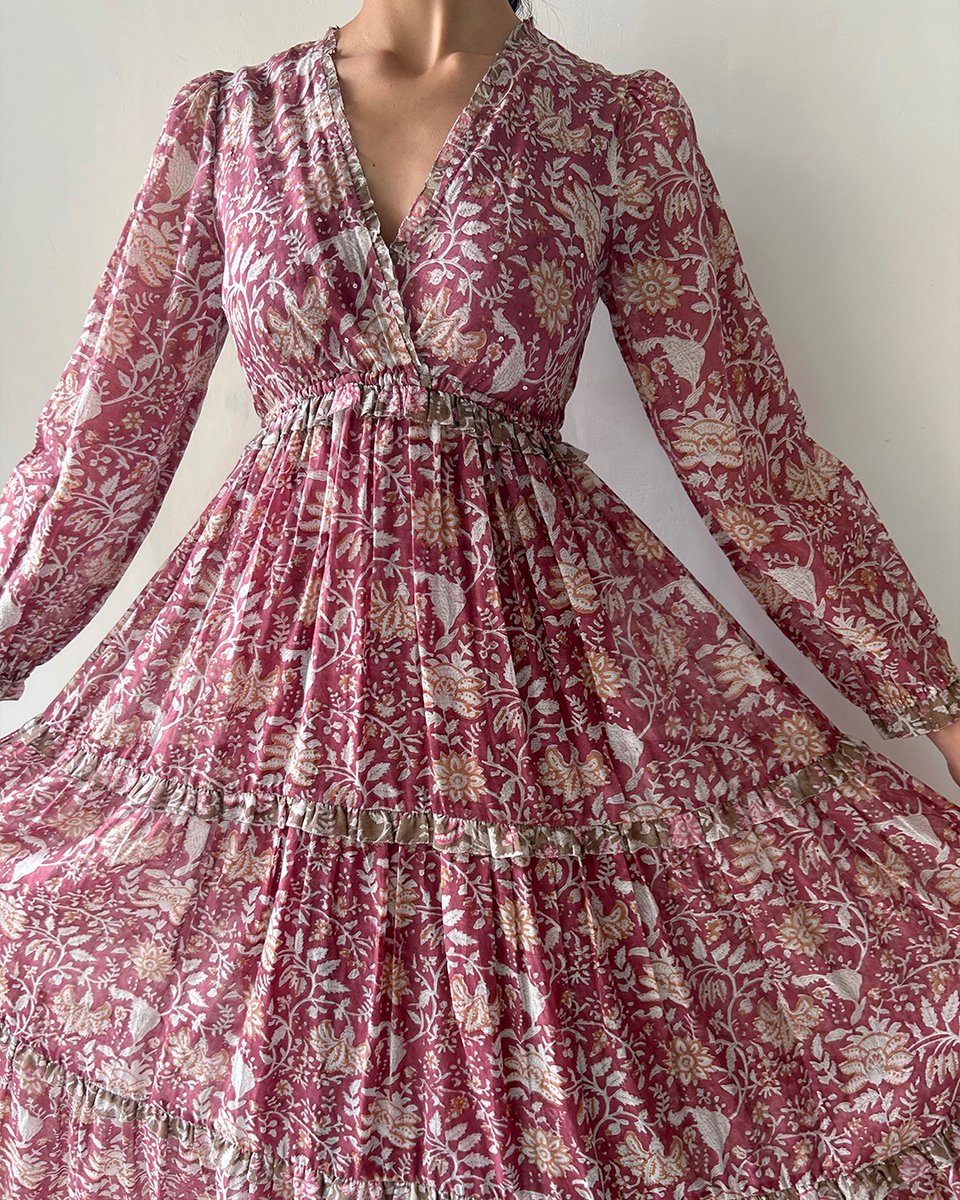 BunaStudio's tweet image. Dresses that make you twirl with joy - the playful folds of the Grape Basket Tiered Dress ✨

bunastudio.com/products/grape…

#Buna #BunaStudio #lightnessofbeing #sustainablefashion #blockprinting #maxidress
