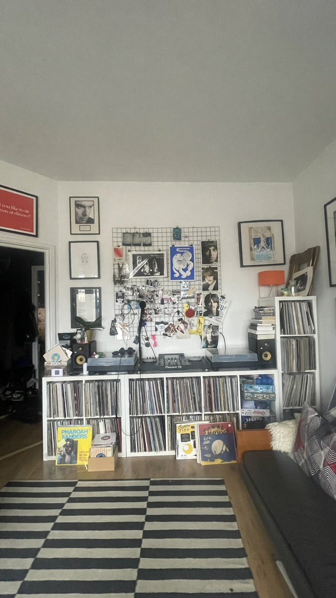 Going live until 11:00 on <a href="/Aajamusic/">Aaja Music</a>! Listen live at aajamusic.com! 💖😎🐍