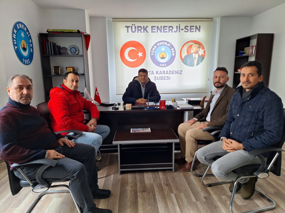 Samsun'da şubemizin kahvaltı programı esnasında görüştüğümüz <a href="/kaMUhendisleri/">Kamu Mühendisleri Platformu</a> yetkilisi arkadaşımıza <a href="/_hasimozcan_/">Haşim Özcan</a>  mecliste bekleyen yasa teklifi ile ilgili çalışmalarımız hakkında bilgilendirme yaptık, taleplerini dinledik.