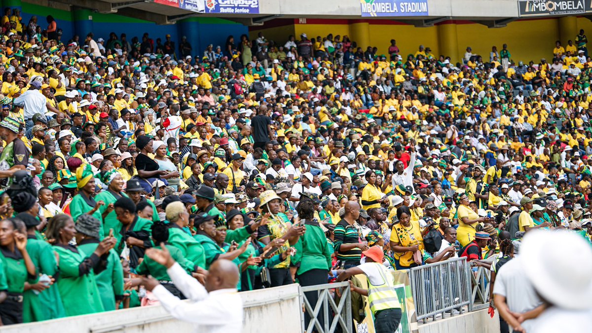 Boitumelothage_'s tweet photo. The Glorious Liberation Movement 🖤💚💛 https://t.co/s3Arexml7B