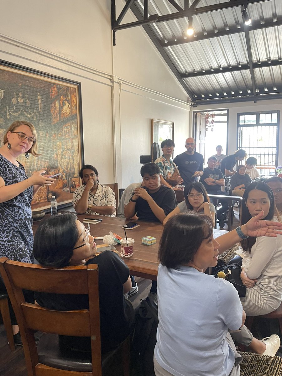configlight's tweet image. Day 2 of our Bangkok Social Lighting and Urban Design groups discuss findings from social research and discuss initial design ideas @LightFollowsBeh @LSEnews @LUCIassociation #bangkoksociallighting #sociallighting