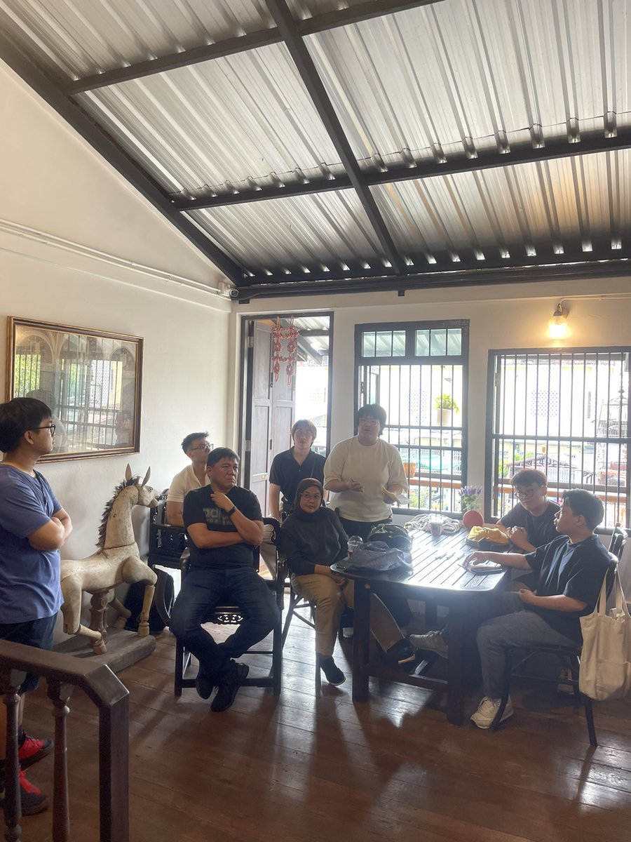 configlight's tweet image. Day 2 of our Bangkok Social Lighting and Urban Design groups discuss findings from social research and discuss initial design ideas @LightFollowsBeh @LSEnews @LUCIassociation #bangkoksociallighting #sociallighting