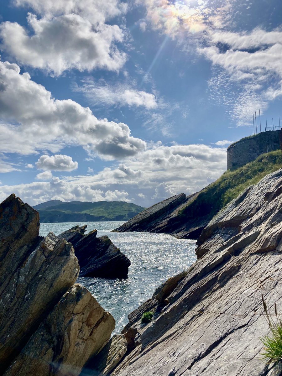 The rock face in sunshine ⁦@fortdunree⁩ Inishowen Co Donegal