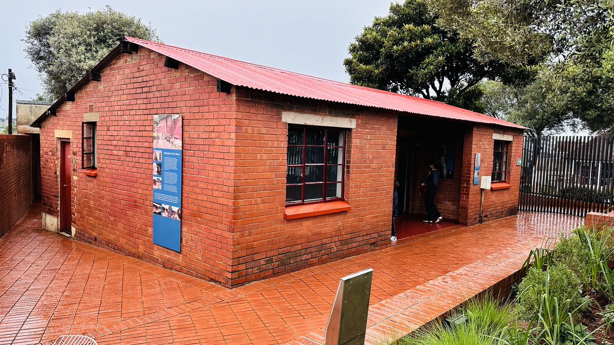 BellaNuvunga's tweet photo. #VisitAfrica,#Soweto
Soweto is an acronym for "South Western Townships." It was originally created as a segregated area for black people during the apartheid. Vilakazi Street, is the only street in the world to have housed two Nobel Prize winners - #NelsonMandela and #DesmondTutu https://t.co/qumzWYTnfw