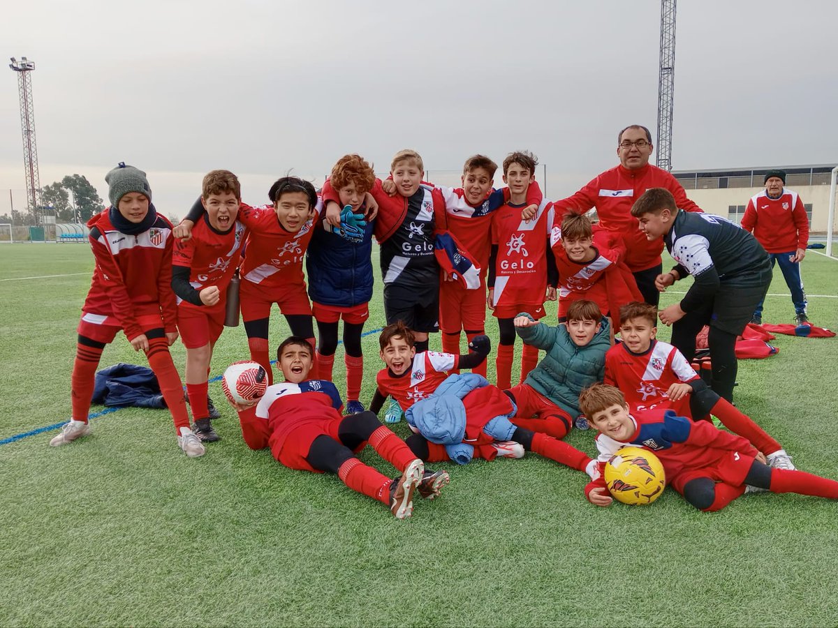 CAlbaida's tweet photo. ¡Increíble remontada del Alevín A en Coria! 🌟🏆 Remontaron un 2-0 y firmaron una victoria asombrosa de 2-3. ¡Enhorabuena a estos jóvenes talentos por una temporada impresionante! ⚽👏 #CanteraCDA https://t.co/p7lg4sO73U