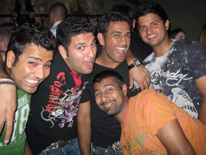 garry2709's tweet photo. @ImRo45 @msdhoni @YUVSTRONG12 @ImRaina #parveen koi lotaa de ye din https://t.co/rTvv4YTqJG