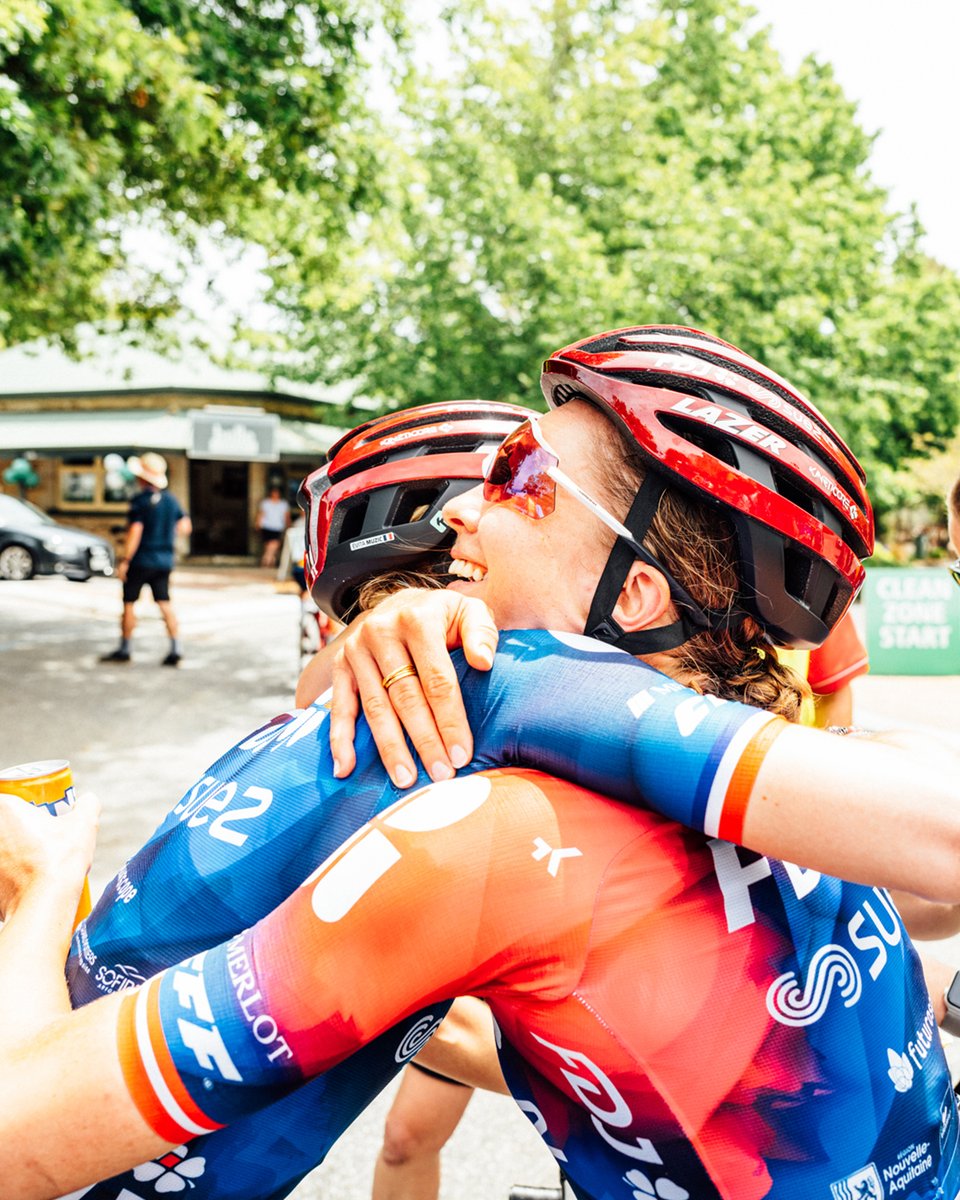 All smiles for team @fdj_suez 😄😄 #TourDownUnder