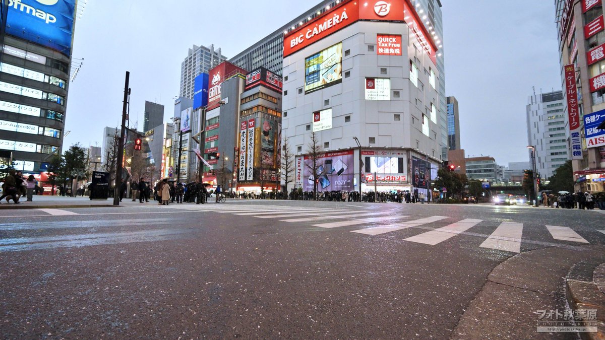 PhotoAkiba's tweet photo. 秋葉原、雷⚡️と大粒の雪❄️。
これが2024年のスノーハレーションか。 https://t.co/N0dA640Mxz