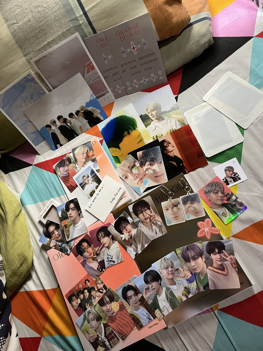 justmeowzz's tweet photo. [#jeahappymails🌸]

Long time no unboxing! Thank you, ate @iamjiulia for packing them safely. Late unboxing na! HAHAHAHA super love my pulls!! to more more budols for 2024!! Enjoy con with sebongs! 🤍 #budolwithjiuls https://t.co/7ki3ntVy0D