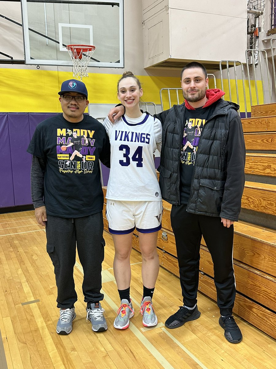 FBCNars's tweet photo. Successful senior night for @MaddyWeaver34. Maddy has put together a historical season for Puyallup in her senior year. Next stop @SwordsWBB 🏝️
#NWAMOB #MOBForever #FBCStrong https://t.co/9f44FqzhuO