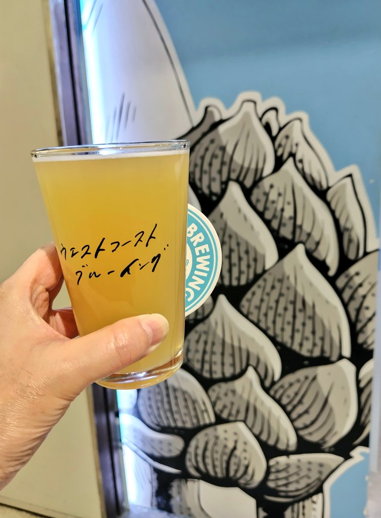teru_kon2maru's tweet photo. 早々と二盃目です🍺

珍しく新作が種類ともつながっていたので🤗

WestCoastBrewing(静岡県)
　ROAD TRIP
　HAZY HOPPY PILS
　アルコール度数　5.5%

#WestCoastBrewing
#WCB
#wcbshizuoka
#wcb_umeda
#ROAD_TRIP
#味の感じ方は人それぞれ
#クラフトビールを楽しもう https://t.co/XRXMG3Grzj