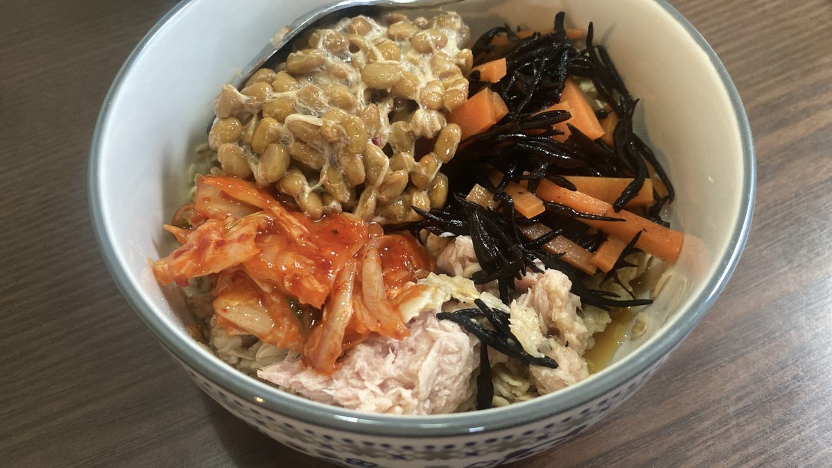 ArimO99's tweet image. オ-トミ-ル
納豆
麺つゆ
ひじき
人参
ツナ缶

麺つゆかけただけ

今日は多めの有酸素

#減量　#ダイエット　#健康オタク