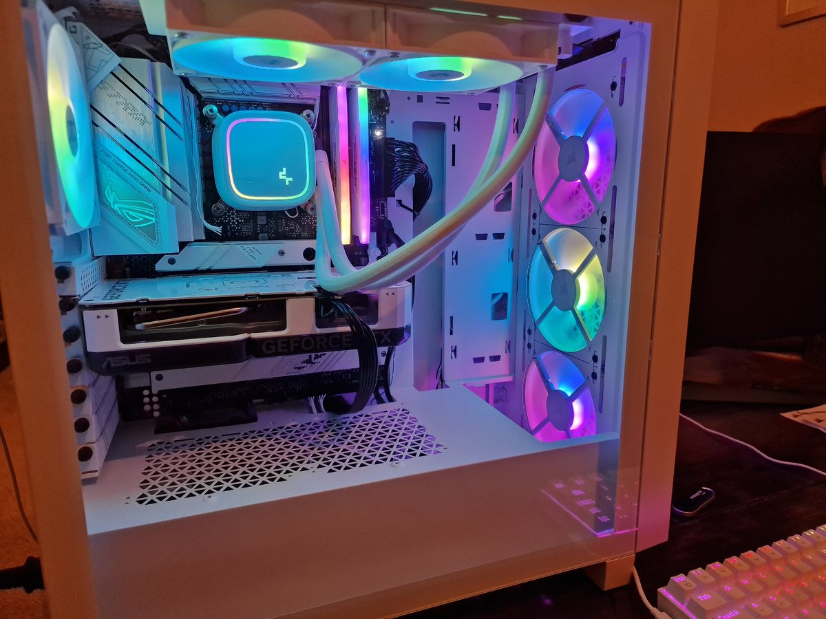 AdiG7's tweet photo. @JayzTwoCents For my Daughter's 10th birthday
i5 13400
Asus Rog strix B760 A
32GB corsair 6200 RAM
RTX 4060
Case corsair 3000D
750w corsair shift https://t.co/LXZ1VMPTPD