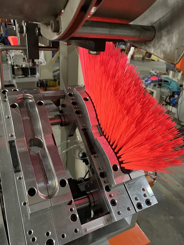 MXBrushmachiner's tweet image. Meixin's offer of high speed machines are used to produce many kinds of household brushes like toilet brushes, as well as industrial brushes like roller brush.

Get more: bit.ly/44Ne5FA
#brushmakingmachine #broommakingmachine #broomtuftingmachine