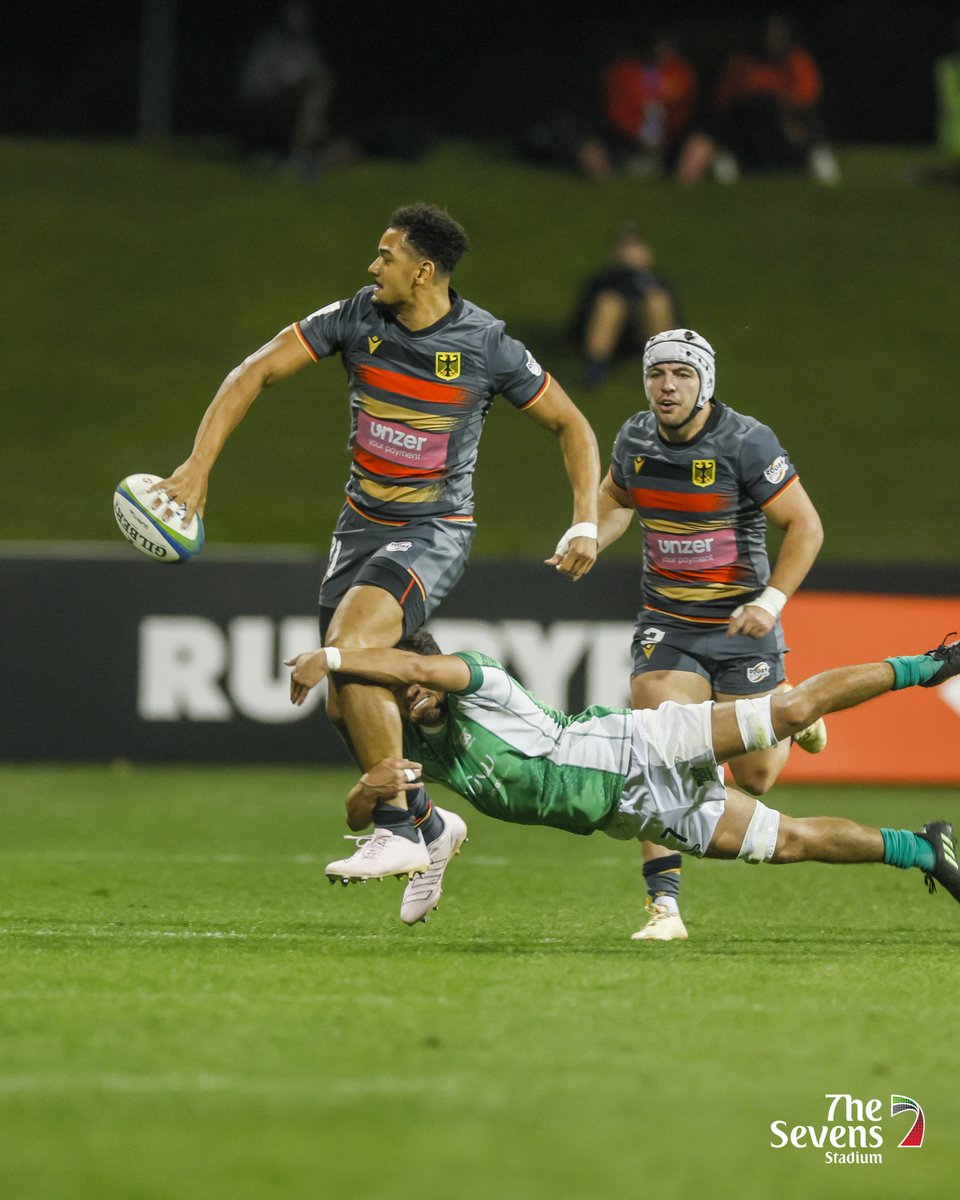 Dubai7s's tweet photo. The World Rugby #HSBC Sevens Challenger teams put on a show for us last night 😍
Day 2 kicks off at 11:15am, with the first game of the day PAR V ARG 👊
#thesevensstadium #SevensChallenger #rugby7s https://t.co/dOUShteRSi