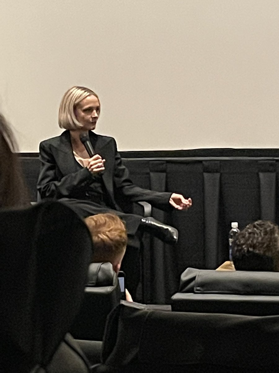 alecsm7's tweet photo. Fantastic #ColliderFYC screening of #Maestro followed by an amazing Q&amp;A with Carey Mulligan! https://t.co/kRfqJ5DatI