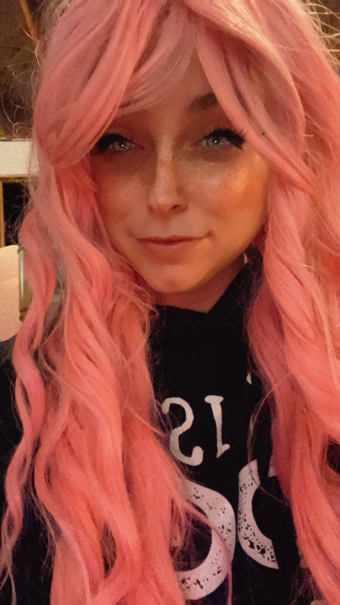 SeleneHart546's tweet photo. #pinkhair #onlyfansbabe #blueeyes 

https://t.co/8BGdKo9XiK https://t.co/uRRwPEsmxZ