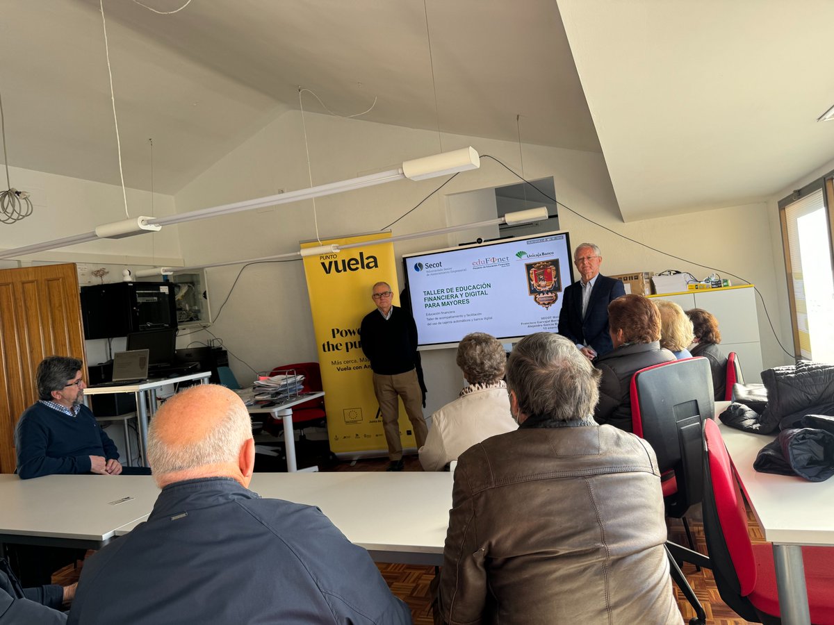 FSdeCarvajal's tweet photo. Taller de Educación Financiera y Digital para personas mayores impartido por @Secot_ #Málaga y patrocinado por @UnicajaBanco @edufinet en Archidona (Málaga), asistentes muy participativos e interesados por los temas tratados.
#educaciófinanciera #personasmayores #bienestarsocial https://t.co/2qZAaTUasc