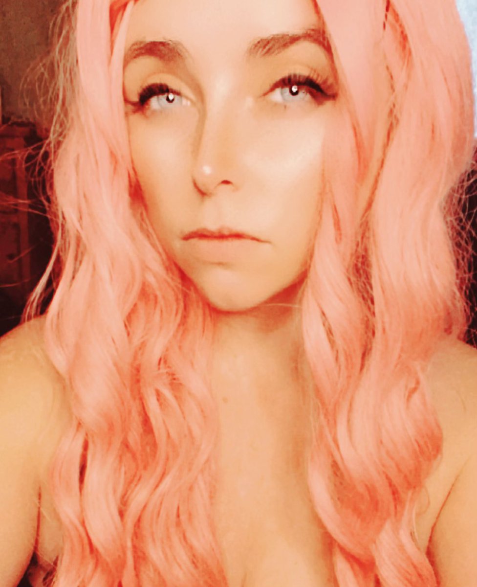 SeleneHart546's tweet photo. #pinkhair #onlyfans #blueeyes 

https://t.co/8BGdKo9XiK https://t.co/wG3l9eAocJ