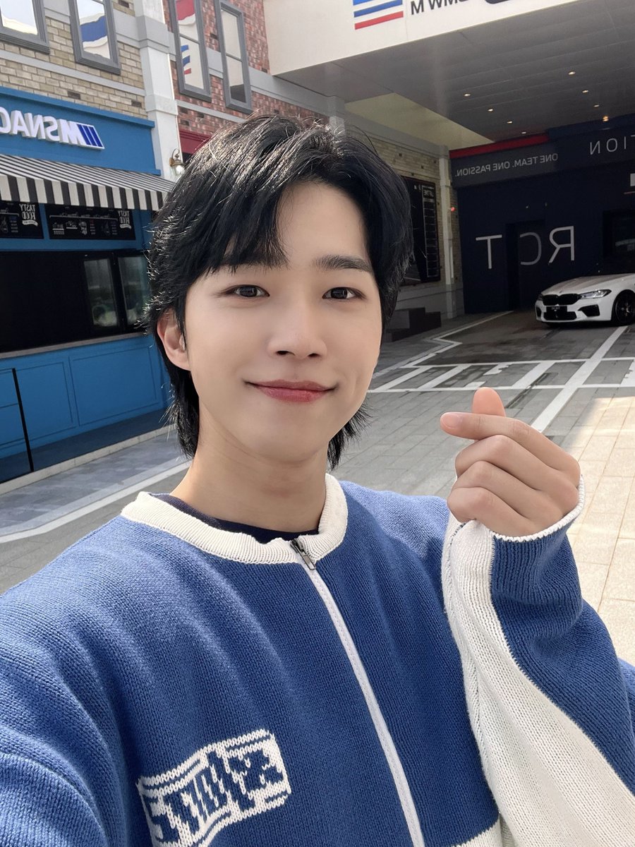 NFlyingofficial's tweet photo. 날씨도 좋고 하늘도 좋고 차도 좋고 완벽했던 드라이빙 스쿨 🏁 
선생님 열심히 배우면 막 드리프트도 하고 턴도 할 수 있는거죠?!😁
제 버킷리스트를 멤버들이랑 같이 하니까 너무 재미있었어요☺️ 엔피아들 재밌게 봐주세요!!

#엔플라잉 #서동성 https://t.co/nVn9lkl3Dq
