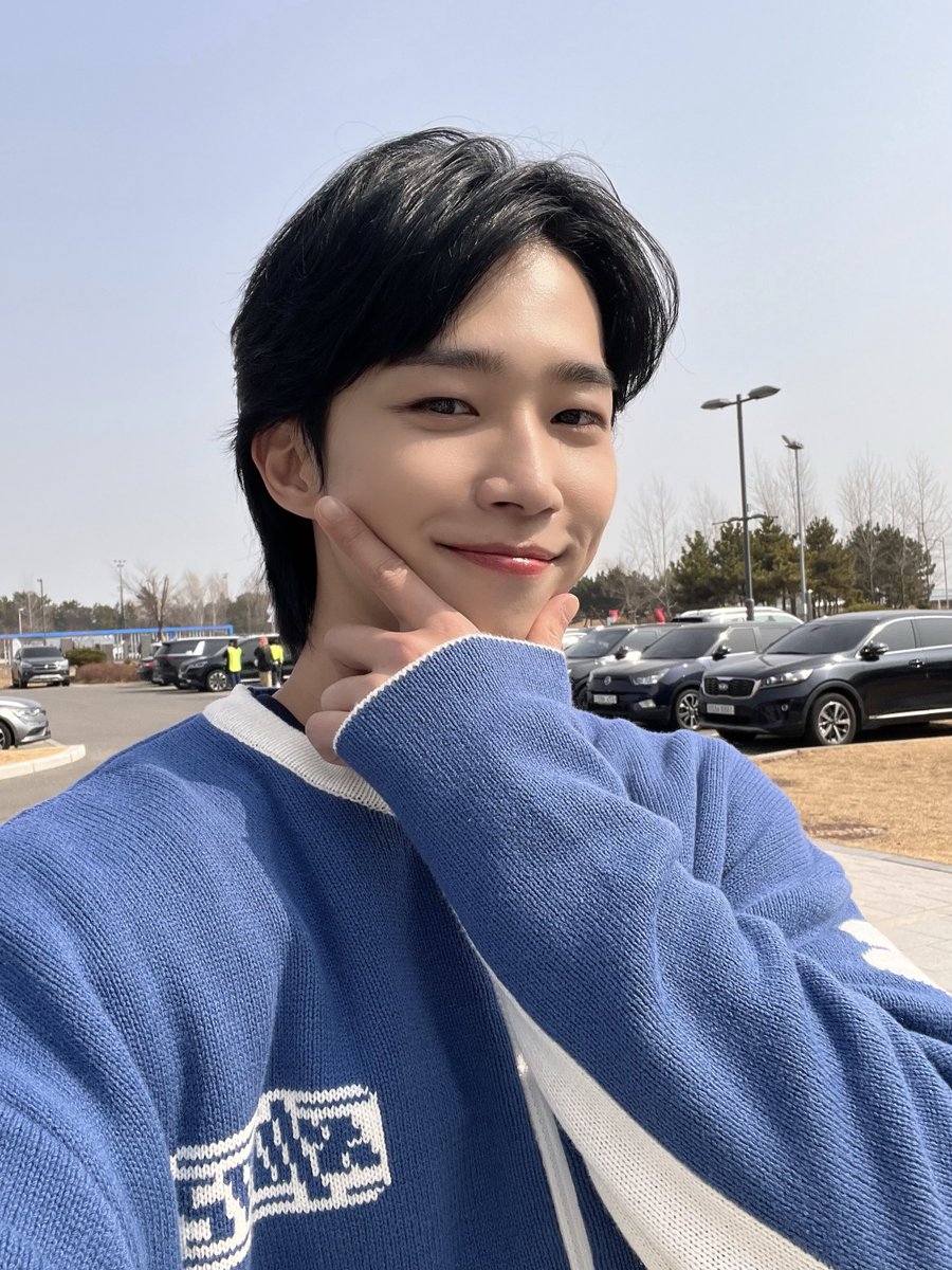 NFlyingofficial's tweet photo. 날씨도 좋고 하늘도 좋고 차도 좋고 완벽했던 드라이빙 스쿨 🏁 
선생님 열심히 배우면 막 드리프트도 하고 턴도 할 수 있는거죠?!😁
제 버킷리스트를 멤버들이랑 같이 하니까 너무 재미있었어요☺️ 엔피아들 재밌게 봐주세요!!

#엔플라잉 #서동성 https://t.co/nVn9lkl3Dq