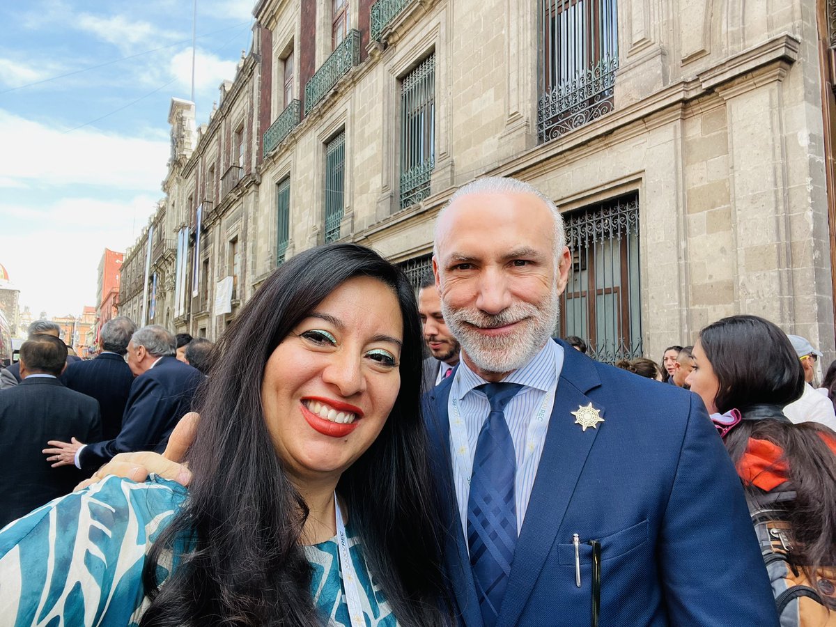 Con mis colegas cónsules @ConsulmexStaAna @ConsulmexElPaso @ConsulMexDal @consulmexlaredo @ConsulmexOmaha y DGProtocolo @JchaitA en el 4to día de la #REC2024 de la @SRE_mx en Palacio Nacional para el encuentro con el Presidente @lopezobrador_ 
@ConsulMexEag 
#DiplomaciaCercana