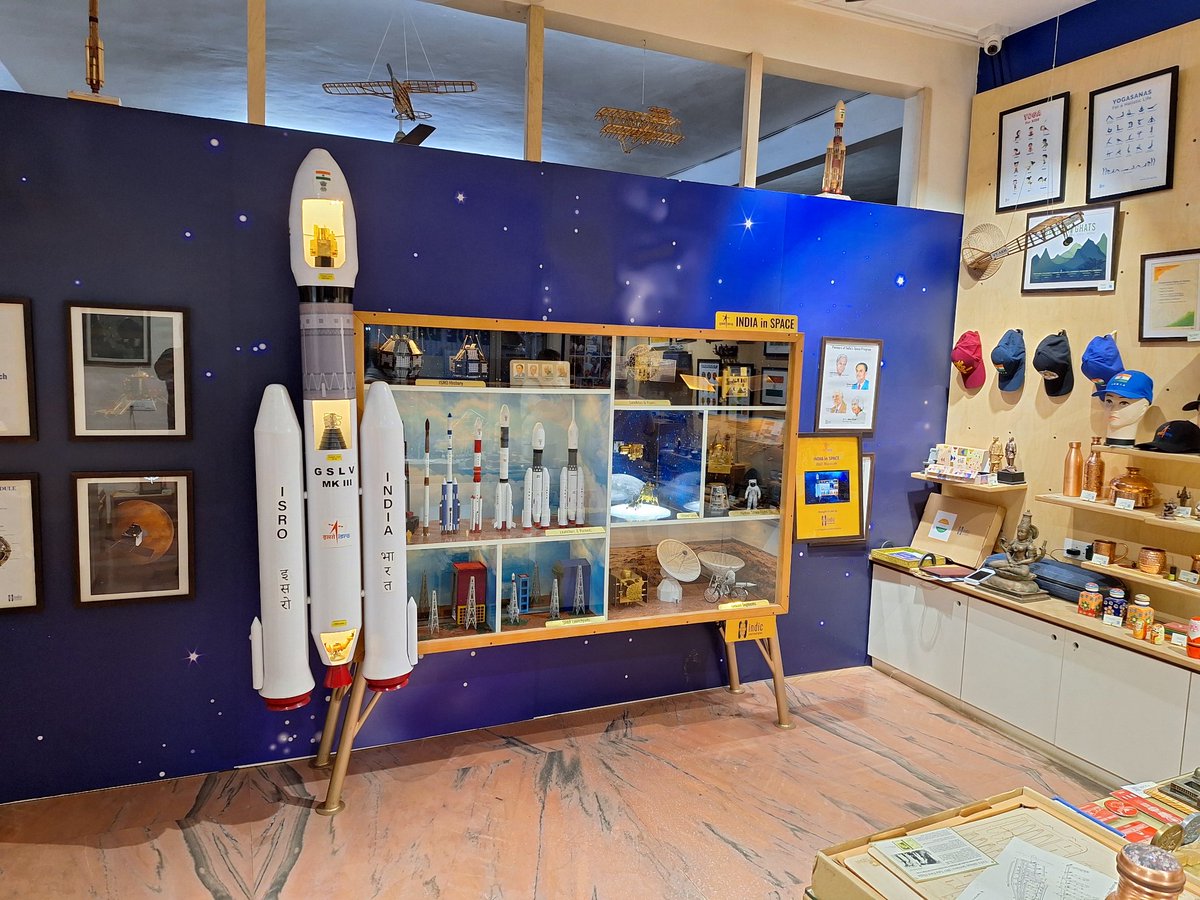aparanjape's tweet photo. #Pune folks and visitors - do visit this amazing store in Koregaon Park!
A great collection of art, souvenirs, models - focused on many interesting themes:
ISRO, Railways, City of Pune, Music, Defense... and more.
A venture by my friend @sjalihal
https://t.co/gCqqWmyoh0 https://t.co/8nPl7bunHX