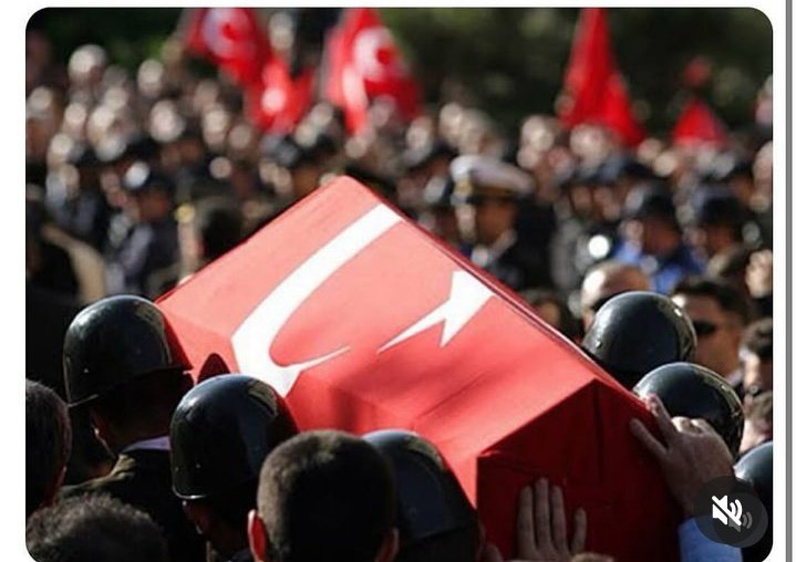 Pencereden baktığıniz da gökyüzü güneşi esirgemiyorsa birileri yaşadığınız günlerin bedelini ödediği içindir
😢😢😢