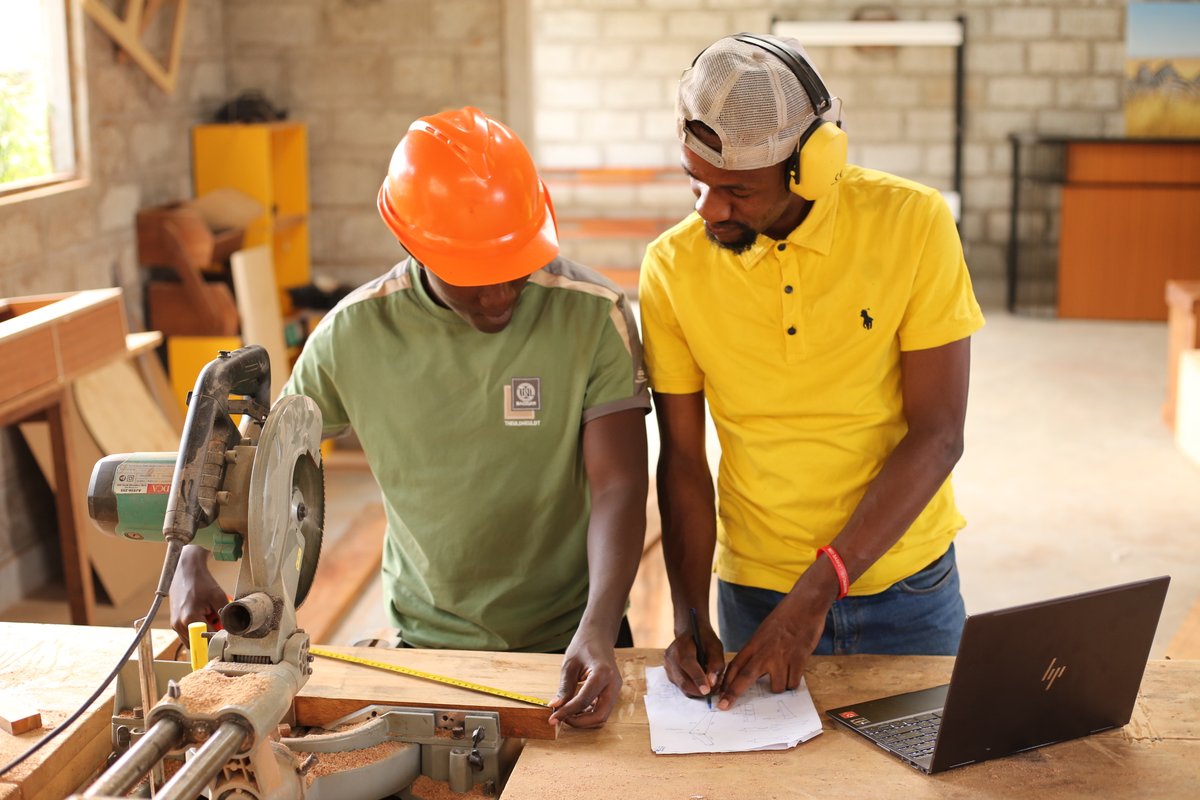 madebyiragaba's tweet image. Hello friends.

I am looking for: 
-2 Full time Carpenters  (I prefer to call them Curators) 
-1 Welder (Part-time) 
-1 Upholsterer (Part- time)  

To start asap. I will appreciate any leads.
Competitive compensation packages available. 

Call: 0781164860 (Iragaba C.R)