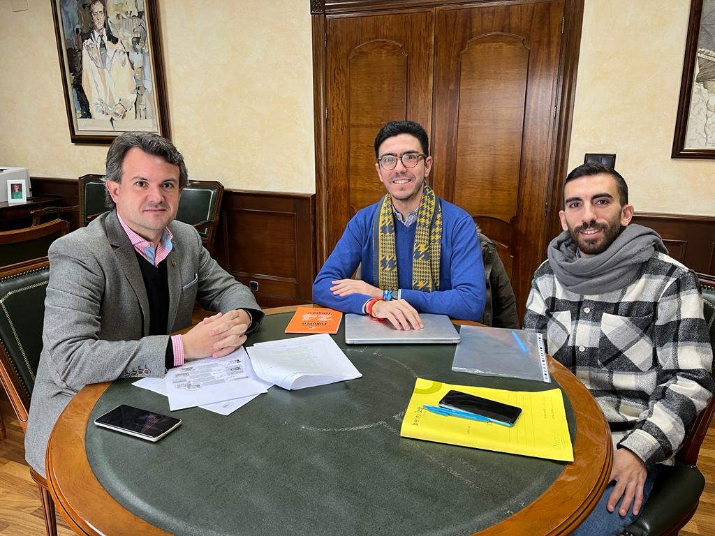 Gracias <a href="/vicentecases/">Vicente Cases Sanz</a> y <a href="/robertollopis1/">roberto llopis</a> #AyuntamientoBenejuzar por vuestro apoyo con el proyecto de creación del #ConsejoJuventudVegaBaja.

¡Seguimos trabajando y acercando políticas de juventud a la #VegaBaja!