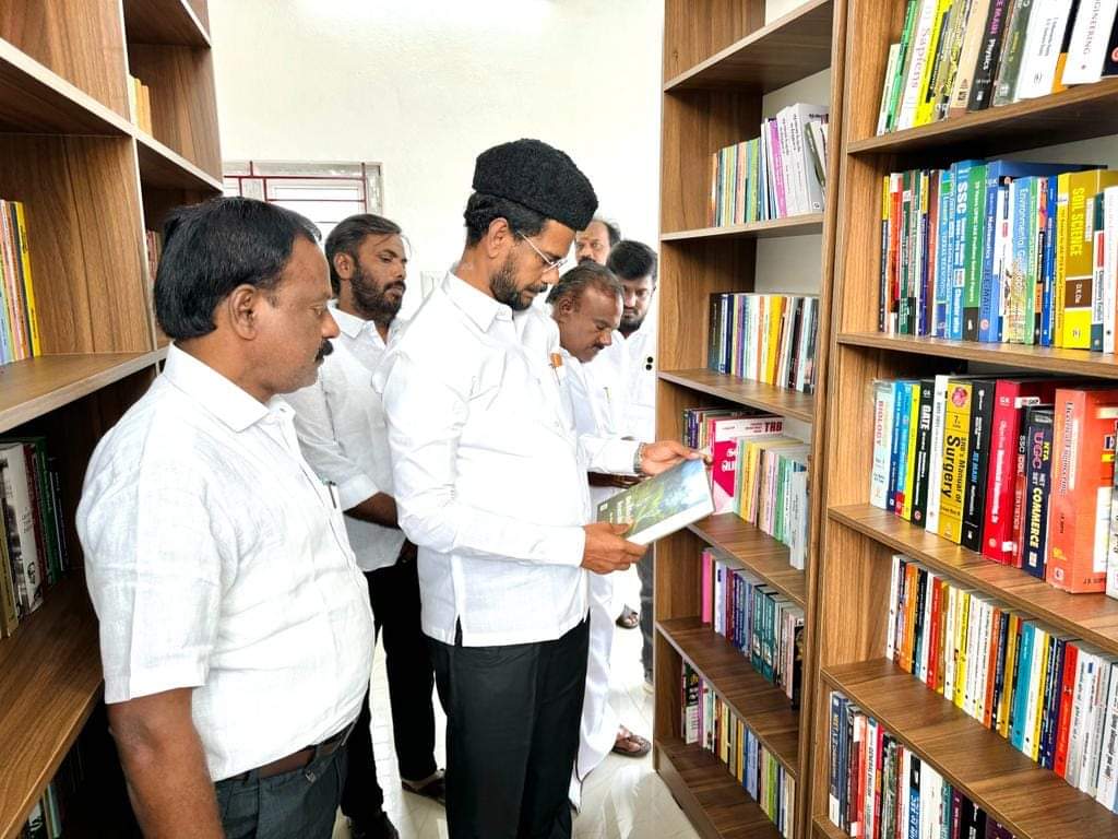 tmmkhqofficial's tweet image. மணப்பாறை நகராட்சியில் மாண்புமிகு தமிழ்நாடு முதலமைச்சர் அவர்கள் சமூகத்தில் தொடங்கி வைக்கப்பட்ட நூலகம் மற்றும் அறிவுசார் மையத்தை மனிதநேய மக்கள் கட்சி பொதுச்செயலாளர் ப.அப்துல் சமது MLA பார்வையிட்ட ஆய்வு செய்தார்கள் .
@abdulsamadmmk

#mmkitwing #mmkmla #abdulsamadmla