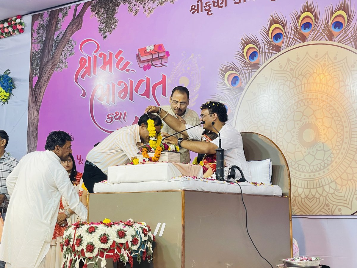 RajeshJoliyaBJP's tweet photo. મોટા વરાછા લજામણી ચોક ખાતે આયોજીત થયેલ શ્રીમદ ભગવત કથામાં ઉપસ્થિત રહેવાની અને બે શબ્દો કહેવાની તક આપવા બદલ સૌ આયોજકોનો ખુબ ખુબ આભાર..
જય શ્રી કૃષ્ણ..🙏 https://t.co/VswzYTMsya