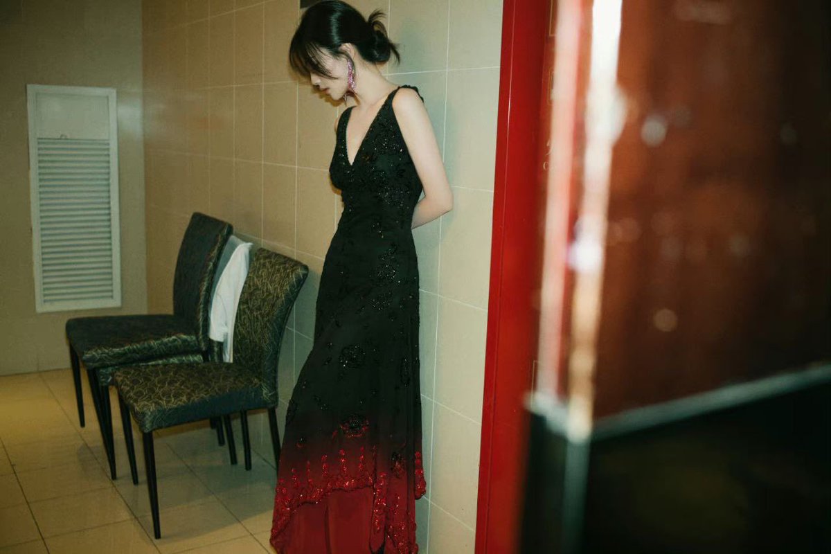 BailuCambodia's tweet photo. Bailu look so beautiful with black dress for Weibo night today 🖤🔥 #Bailu #白鹿 #BaiLuXWeiboNight2023 https://t.co/iH3yM8TC9D